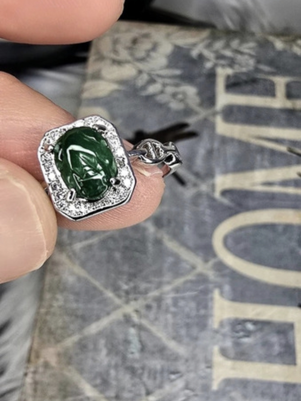 Green Oval Stone Ring Like New